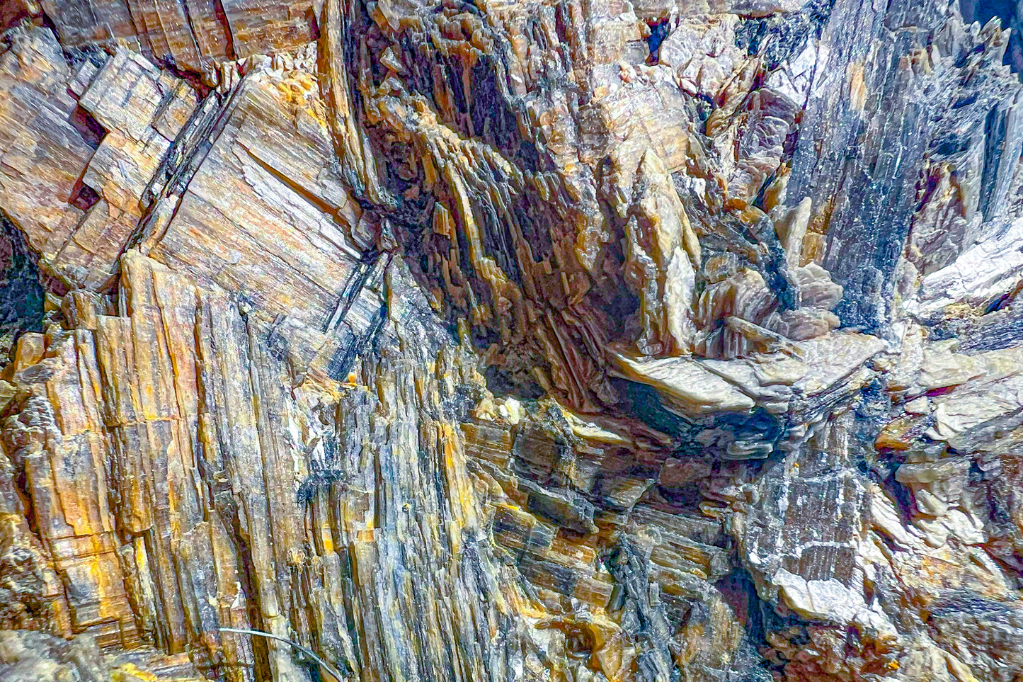 Men's Tie: KYANITE,  Black Mt.  North Carolina, USA, Original Color