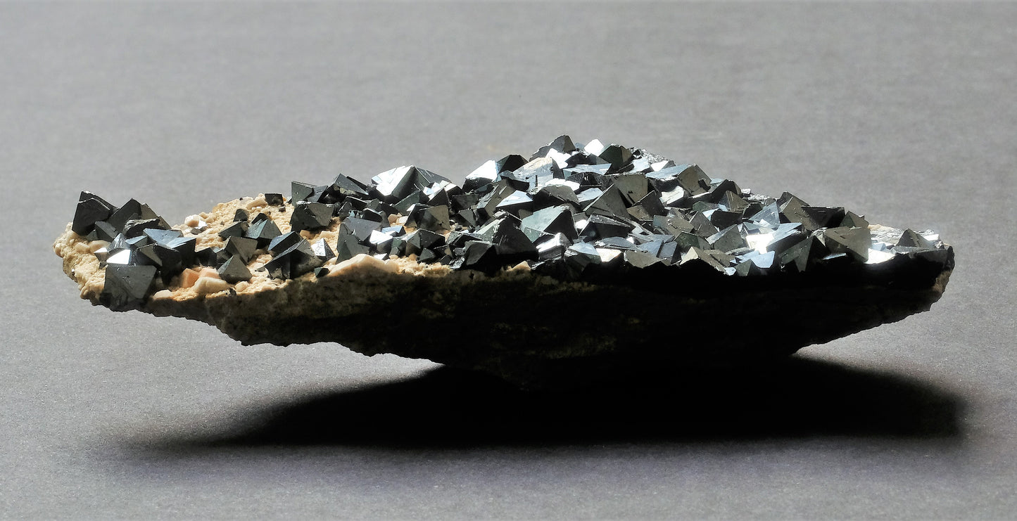 Tie: Magnetite, Peru