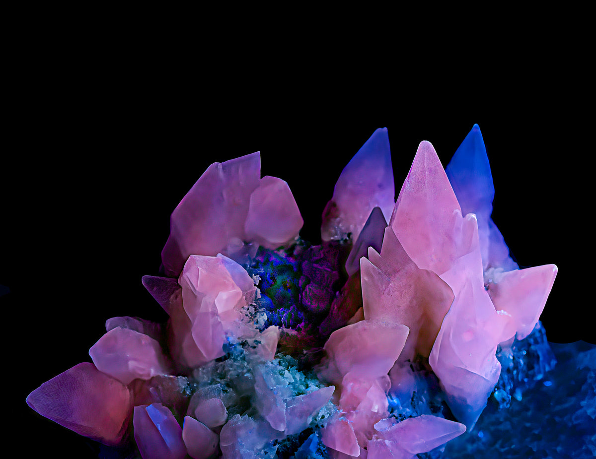 Tablecloth: Calcite — Moncure, Chatham, North Carolina, USA — Inverted Fluorescent Color