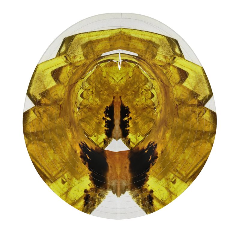 Bucket Hat: Barite, Cerro Warihuyn (Huarihuyn; Huarihuayin), Miraflores District, Huamalíes Province, Huánuco, Peru