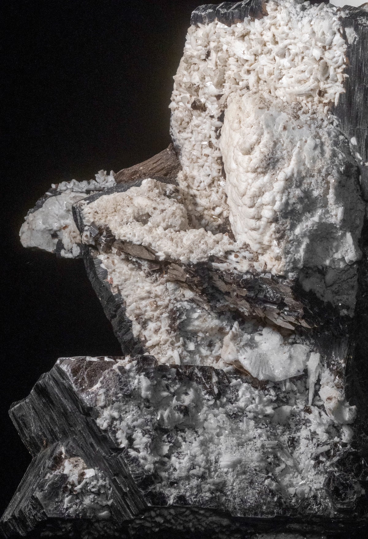 Tablecloth: Albite, on Muscovite — Brazil — EX Carlos Menezes — Original Color